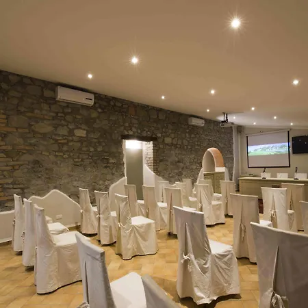 Farm stay Borgo San Faustino Country Relais And *