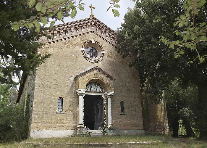 Farm stay Borgo San Faustino Country Relais And